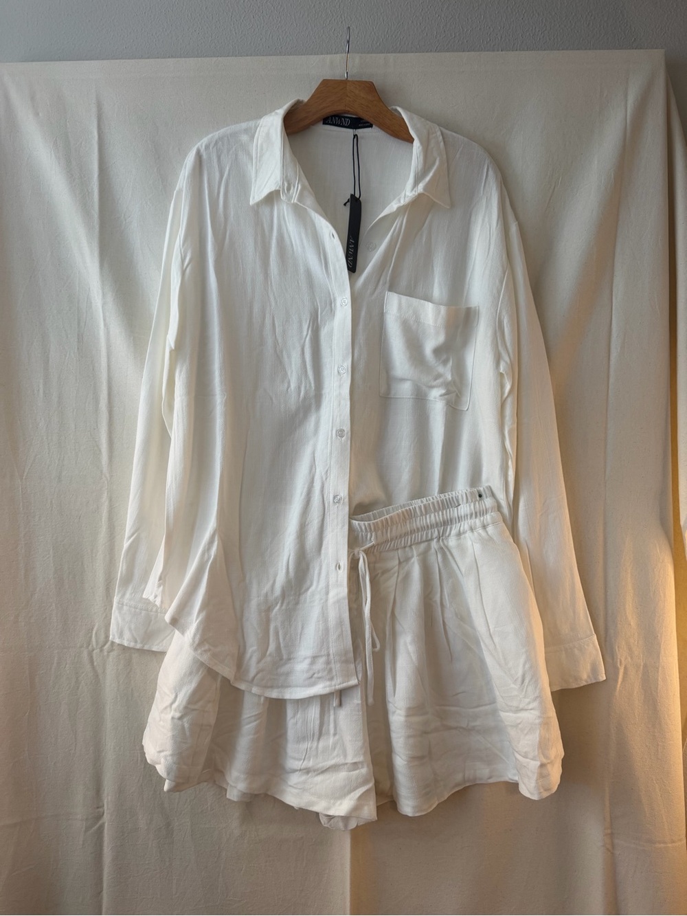 Relaxed High-Waist Shorts in White - Unbranded